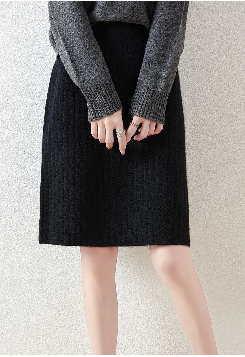Women's Ribbed Knit Skirt in Black